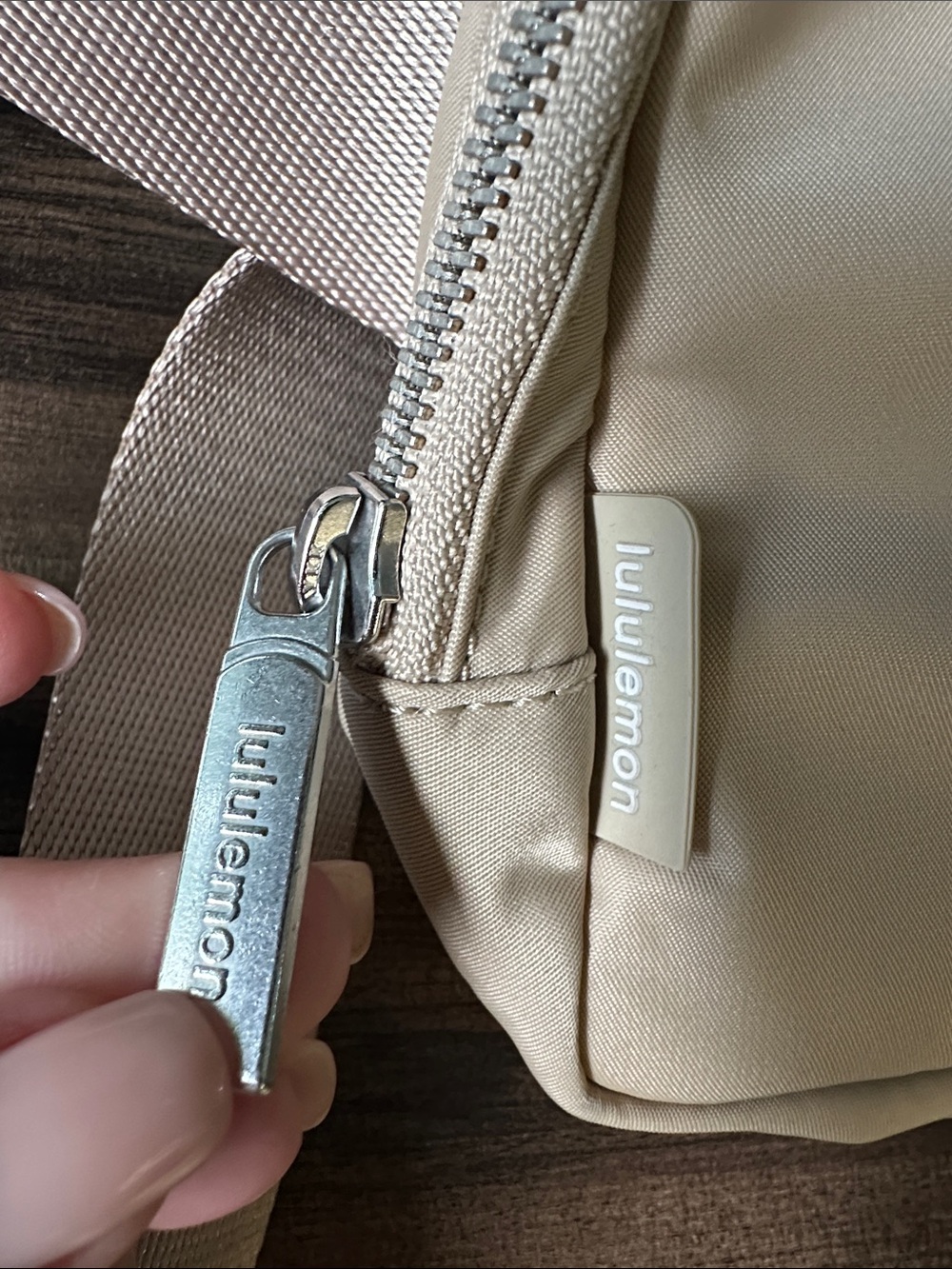 lululemon athletica Beige Crossbody Belt Bag with White Logo - Picture 3 of 4